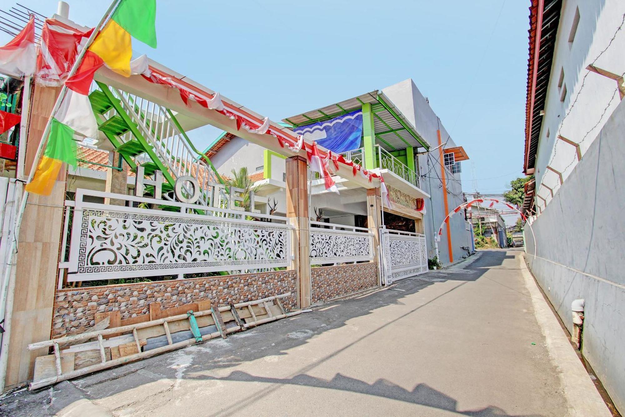 Capital O 92929 Hotel New Tirta Kencana Syariah Tegal  Exterior foto