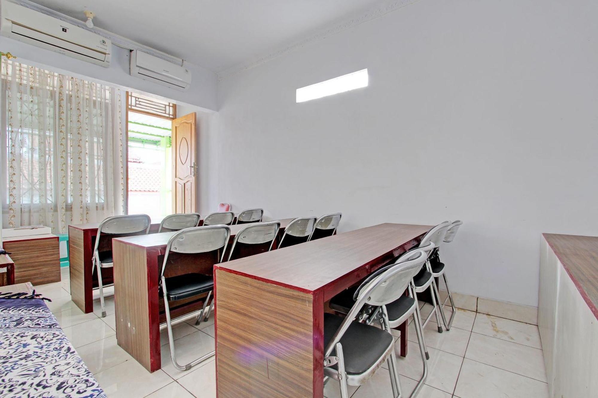 Capital O 92929 Hotel New Tirta Kencana Syariah Tegal  Exterior foto